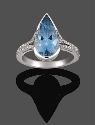 Lot 1001 - An Aquamarine and Diamond Ring, a pear cut aquamarine in a white semi-rubbed over setting to forked