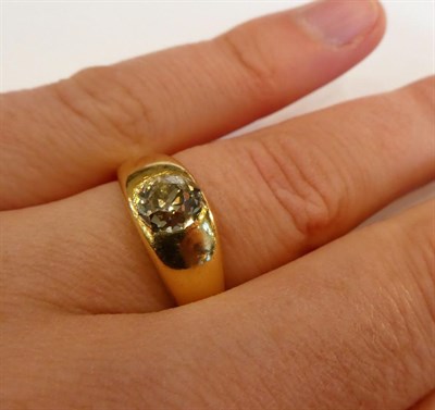 Lot 1032 - A Gentleman's 18 Carat Gold Diamond Solitaire Ring, the old cut diamond in a yellow collet...