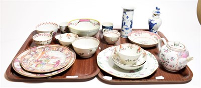 Lot 41 - Two trays of 18th and 19th century Chinese porcelain including plates, tea bowls, blue and...
