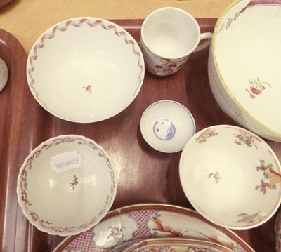 Lot 41 - Two trays of 18th and 19th century Chinese porcelain including plates, tea bowls, blue and...