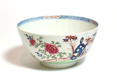 Lot 217 - A late 18th century Lowestoft sugar bowl, circa 1780-1790, decorated in the 'Redgrave' pattern,...