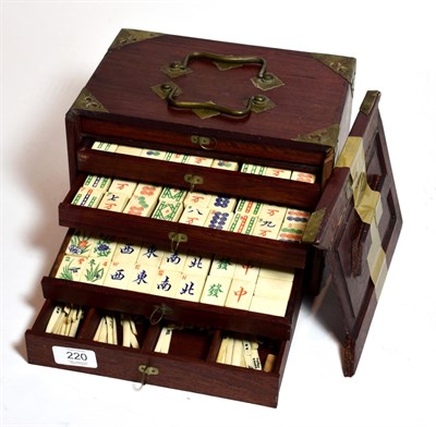 Lot 220 - A cased Mahjong set