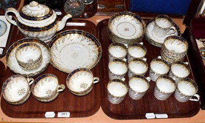 Lot 261 - A Chamberlains Worcester part tea and coffee service comprising: teapot, tea cups, coffee cans, etc