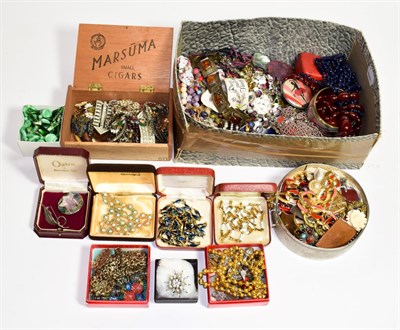 Lot 292 - A quantity of costume jewellery including beaded necklaces, brooches, an amber type bracelet, a red