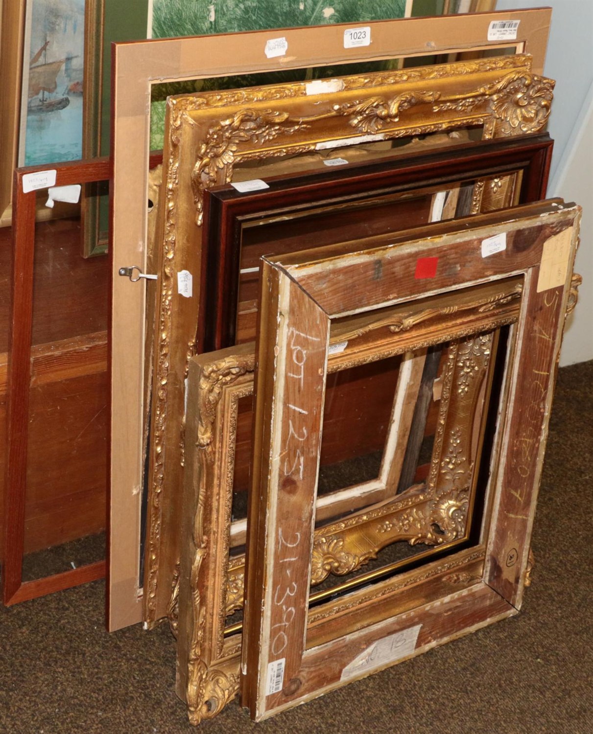 Lot 1023 - A collection of six picture frames to include four gesso and gilt examples (6)