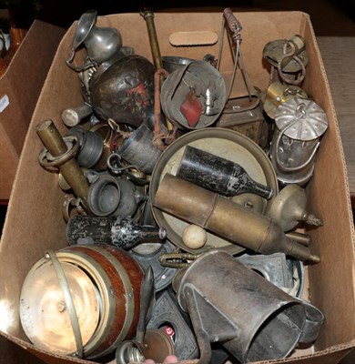 Lot 1128 - A box of miscellaneous brass, pewter and other metal wares, 19th/20th century in date (a.f.) (qty)