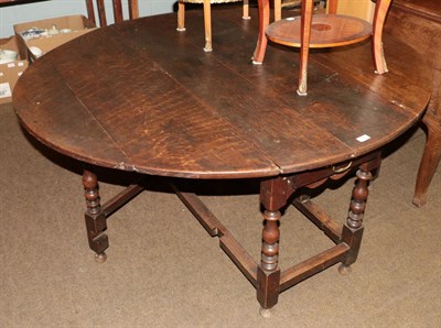 Lot 1242 - An oak gateleg table