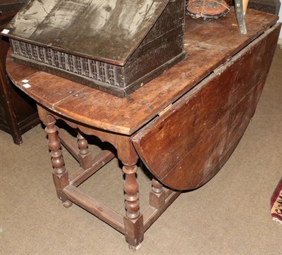 Lot 1247 - An early 18th Century oak gateleg table