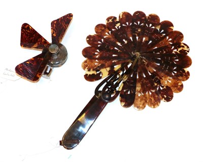 Lot 4045 - A Cockade Fan, in attractively mottled tortoiseshell, with nineteen inner sticks and two...