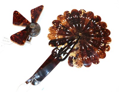 Lot 4045 - A Cockade Fan, in attractively mottled tortoiseshell, with nineteen inner sticks and two...