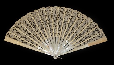 Lot 4108 - A Carrickmacross Guipure Needle Lace Fan, late 19th/early 20th century, the leaf mounted on...