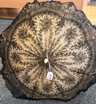 Lot 4118 - A Mid-19th Century Folding Parasol, the very fine black lace cover of fine Chantilly of...