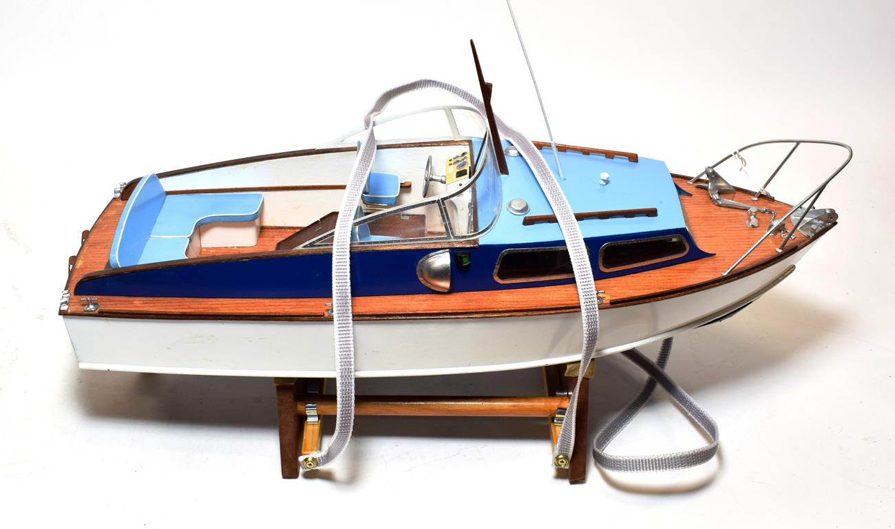 Lot 5085 - Hunter Speed Boat electric motor powered Speed Boat 23'', 59cm (E, on stand)