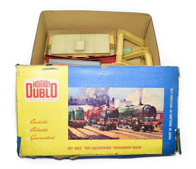 Lot 5105 - Hornby Dublo 2 Rail 2237 The Caledonian with City of London locomotive and two coaches (G box...