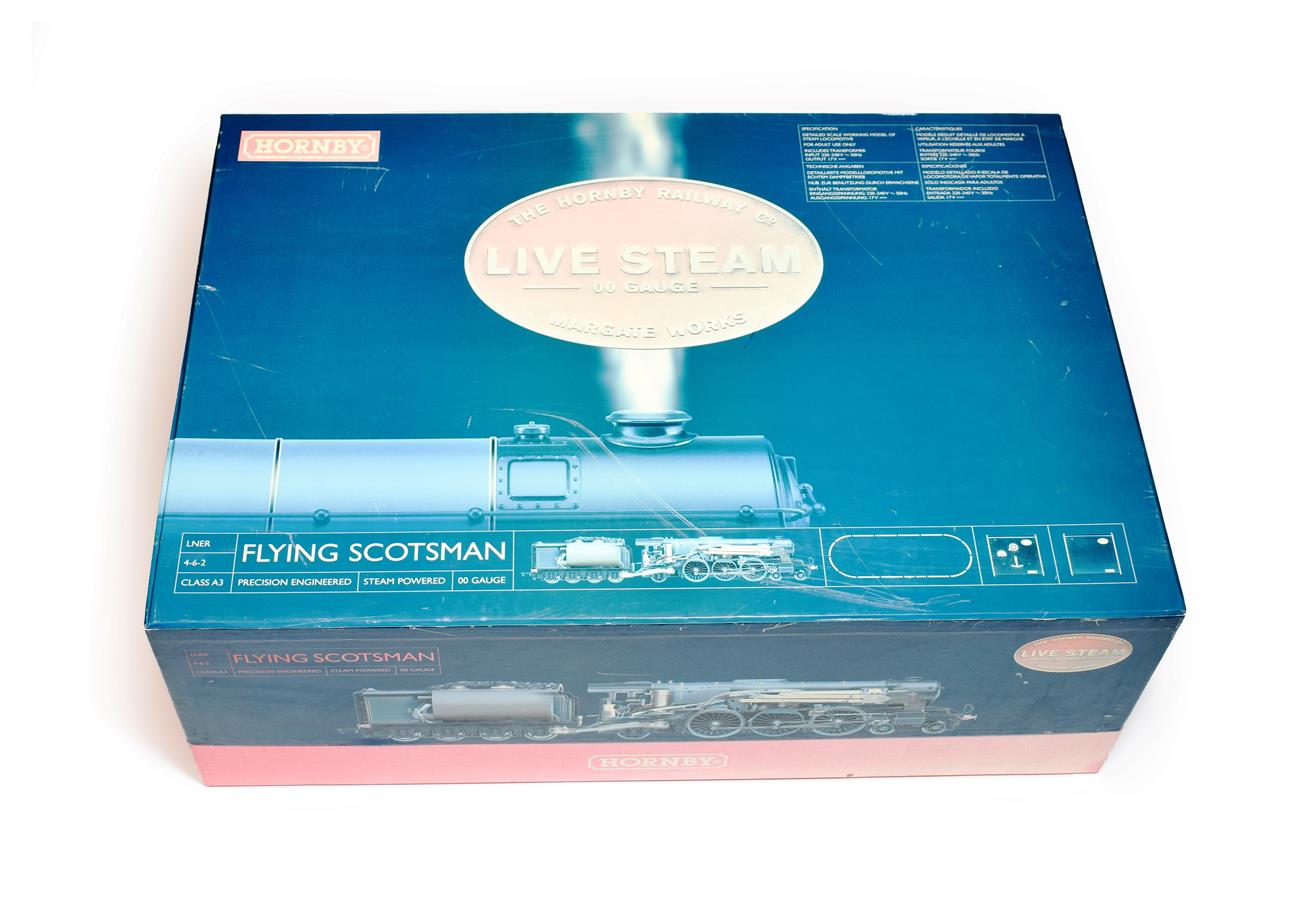 Lot 5160 - Hornby (China) OO Gauge Live Steam R1058 Class A3 Flying Scotsman LNER 4472 with two...