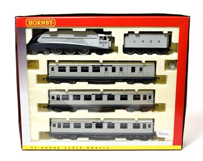 Lot 5172 - Hornby (China) OO Gauge R2445 The Silver Jubilee with Certificate no.0026/2000 (E box G-E)