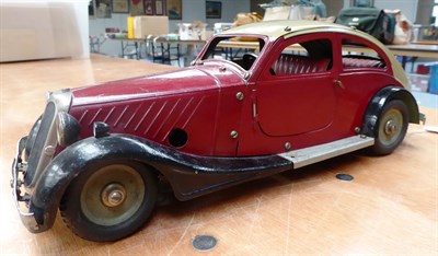 Lot 5258 - Marklin (Germany) Constructor Steamlined Saloon maroon/fawn (generally G, fawn repainted)