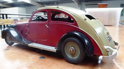Lot 5258 - Marklin (Germany) Constructor Steamlined Saloon maroon/fawn (generally G, fawn repainted)
