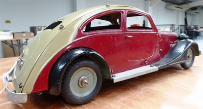 Lot 5258 - Marklin (Germany) Constructor Steamlined Saloon maroon/fawn (generally G, fawn repainted)