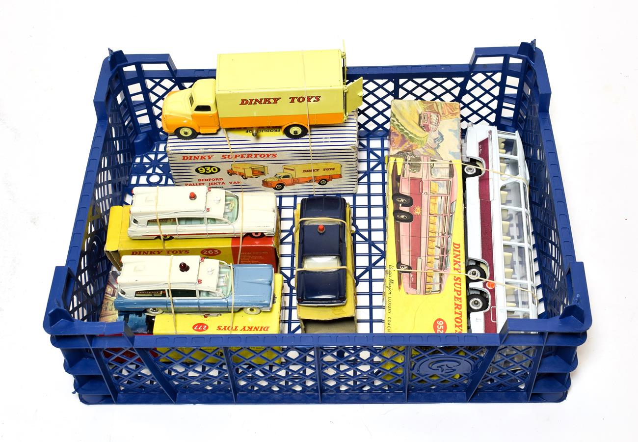 Lot 5283 - Dinky 930 Bedford Pallet Jekta Van (G-E, with three pallets, box G-F) 932 Vega Major coach (G-E box