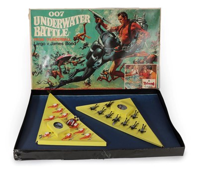 Lot 5387 - Triang Game TG4 007 Underwater Battle From Thunderball Largo v James Bond (G-E, appears...