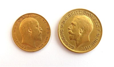 Lot 2076 - George V 1914 Sovereign and an Edward VII 1902 Half Sovereign (2)