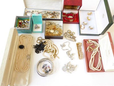 Lot 115 - A 9 Carat Gold Curb Link Necklace; and A Quantity of Costume Jewellery, including beaded necklaces