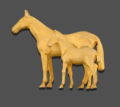 Lot 2176 - A 9 Carat Gold Mare and Foal Brooch, the yellow textured mare and foal in a standing pose, measures