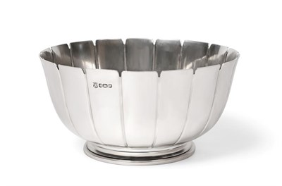 Lot 2439 - An Elizabeth II Silver Bowl, by Cooper Brothers and Sons Ltd., Sheffield, 1970, in the George...