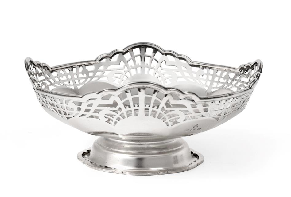 Lot 2446 - A George VI Silver Bowl, by Davis, Duff and Son, Birmingham, 1938, shaped circular and on spreading