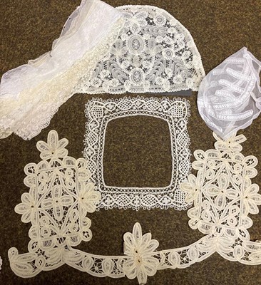 Lot 2023 - Assorted Mainly Early 20th Century Mixed Lace, comprising Valenciennes, Bruges, Bedfordshire...