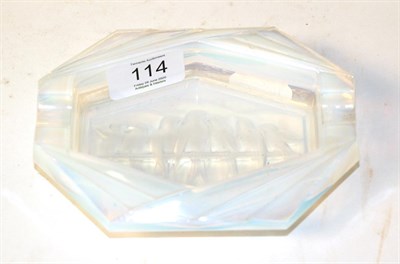 Lot 114 - An Etling opalescent ashtray, of octagonal form, moulded with swallows perched in a line, 15cm wide