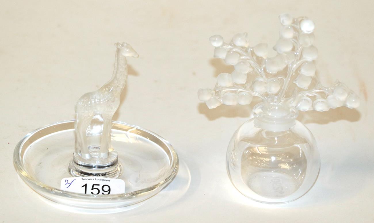 Lot 159 - A modern Lalique glass pin dish with a giraffe, signed Lalique (R) France, 9cm and a modern Lalique
