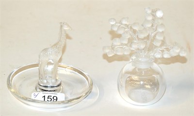 Lot 159 - A modern Lalique glass pin dish with a giraffe, signed Lalique (R) France, 9cm and a modern Lalique