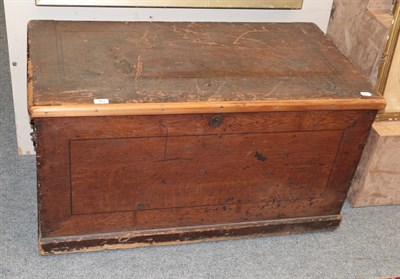 Lot 363 - An early 20th century pine blanket box