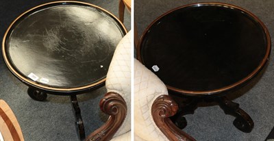 Lot 389 - A pair of ebonised pedestal tables