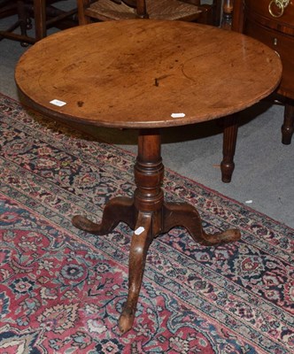 Lot 473 - A George III oak tilt-top tripod table