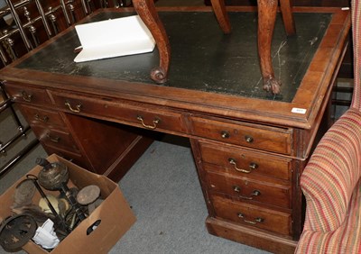 Lot 481 - An early 20th century leather inset mahogany pedestal desk