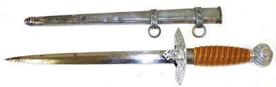 Lot 112 - A German Third Reich Luftwaffe Dagger, 2nd Pattern, the 25cm double edge steel blade etched...