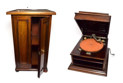 Lot 2083 - A Columbia Graphophone, the mahogany model gramophone, with Serial plaque No. 80303, 12-inch...