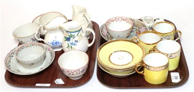 Lot 99 - A group of 18th century English and Chinese tea bowls, saucers and later ceramics (two trays)