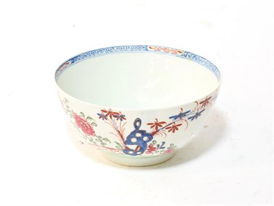 Lot 136 - A late 18th century Lowestoft sugar bowl, circa 1780-1790, decorated in the 'Redgrave' pattern,...