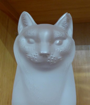 Lot 155 - A Lalique model of a cat (chip to ear)
