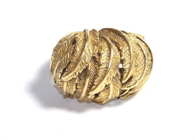 Lot 223 - An 18 carat gold ring with leaf motif detail, finger size I
