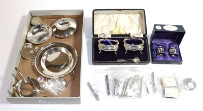 Lot 297 - A quantity of assorted silver, including: a cased pair of George V silver salt-cellars, each...