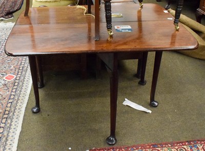 Lot 1346 - A George II mahogany drop leaf occasional table