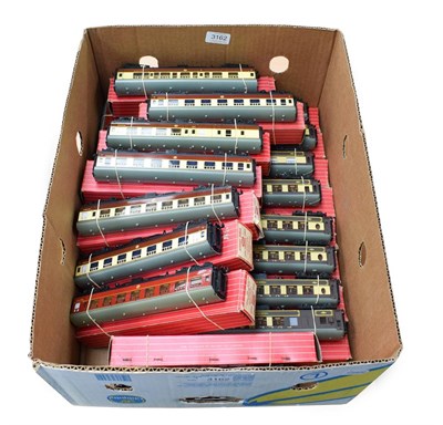 Lot 3162 - Hornby Dublo 2 Rail Coaches eight Pullmans (Car No.79, 4xCar No.74s and 3xAries; 4072 and 4052...