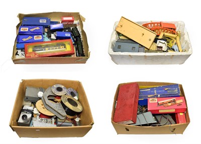 Lot 3189 - Hornby Dublo Accessories including 5085 Suburban station kit (contents unchecked, box F) TPO...