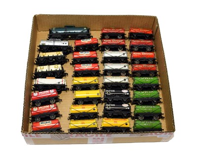 Lot 3190 - Hornby Dublo Tank Wagons a collection of 31 assorted examples (generally F-G)