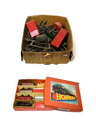 Lot 3199 - Hornby O Gauge No.41 Tank Passenger Set with BR 82011 locomotive and three BR coaches;(F-G box F-G)